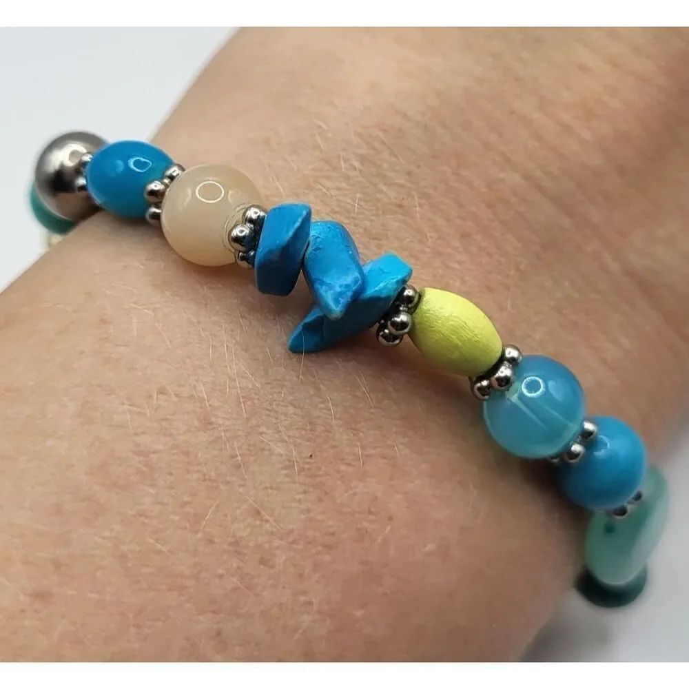 Handmade Turquoise Acrylic Stretchy Bracelet 7in